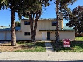 Building Photo - 925 Gellatly Ave