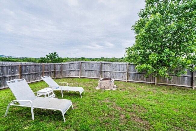 Building Photo - ** BEAUTIFUL 3 BED/ 2 BATH HOUSE **