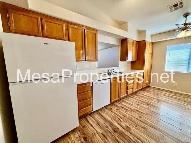 Building Photo - 14390 Hillsborough Dr