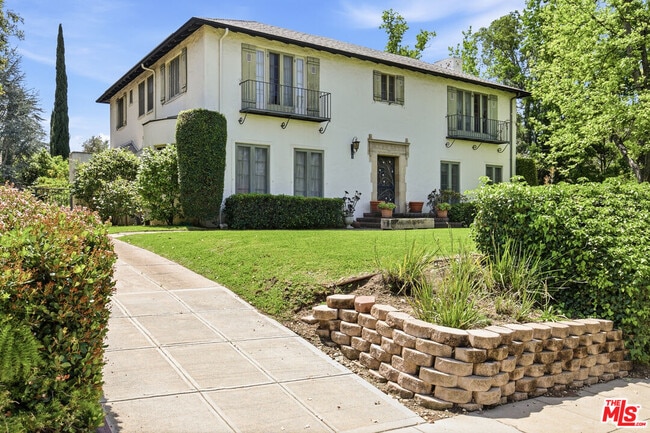 Building Photo - 484 Prospect Terrace