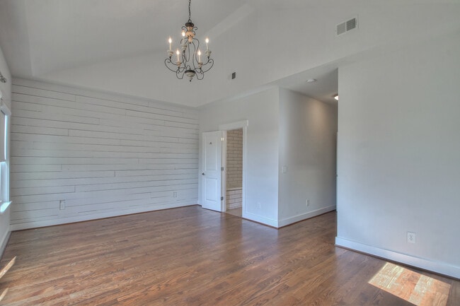 Building Photo - 1319B Pillow St