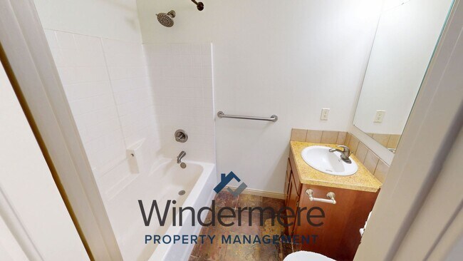 Building Photo - coll1100