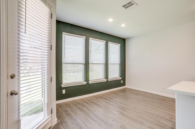 Building Photo - Amazing 2 Story Home in South Fort Worth, 4 Bedroom, 3 Bath- Burleson ISD- 76028