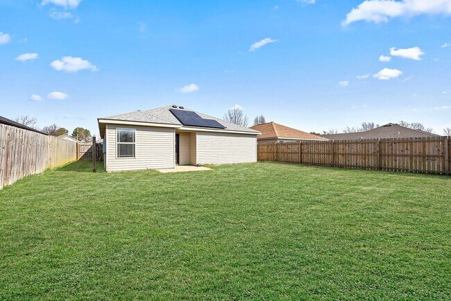 Building Photo - Charming 3-Bed Home in Rogers – Spacious Yard, Modern Comfort, Great Location