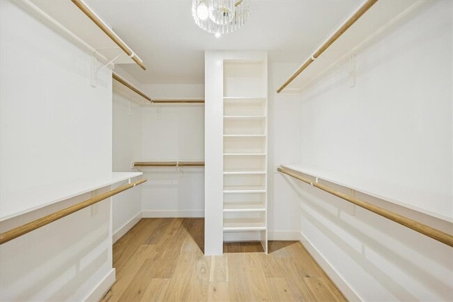 Building Photo - 1611 Ridgehaven Dr