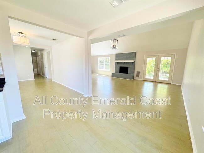 Building Photo - 710 Swan Ln