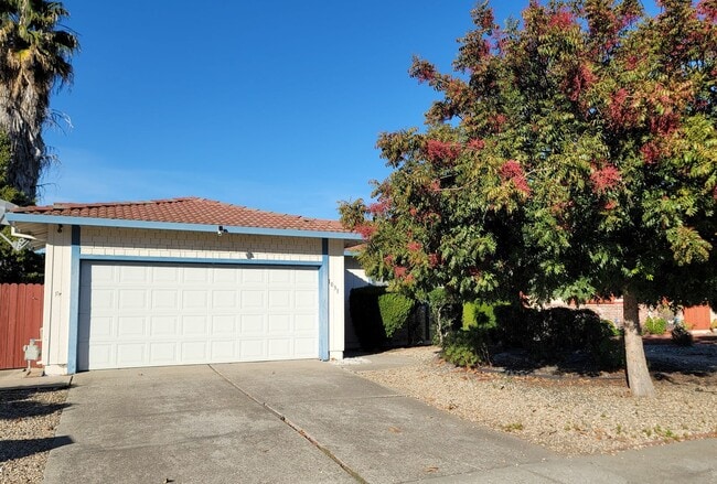 Primary Photo - 1031 Fallbrook Dr