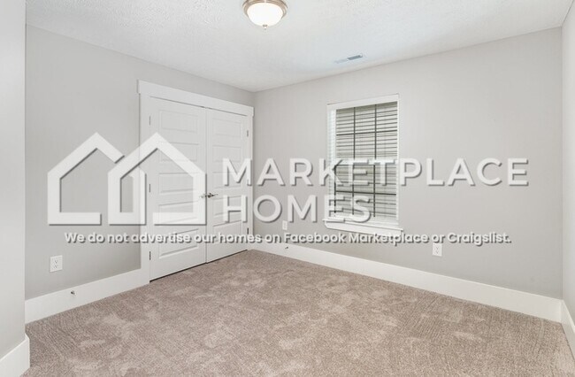 Building Photo - 2437 Bell St Unt 111