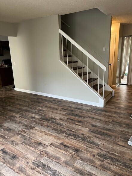Building Photo - 537 Hickory Hill Dr