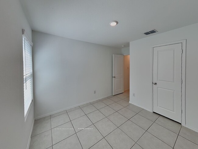 Building Photo - Modern Comfort Meets Prime Location – Single-Story Living at Its Best!
