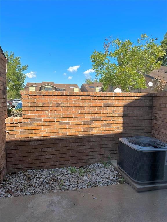 Building Photo - 200 Pecan Dr