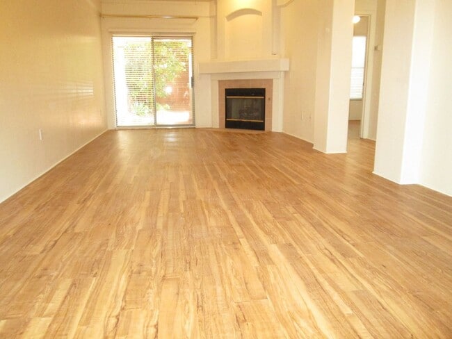 Building Photo - Unfurnished - 1 Year Rental