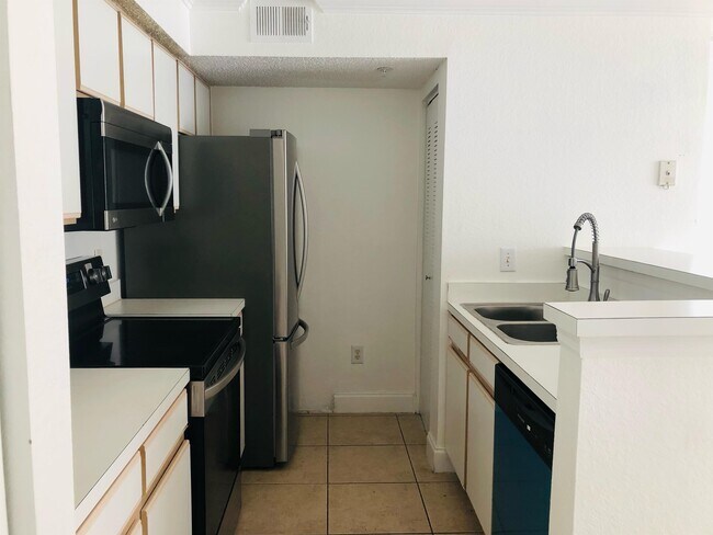 Building Photo - 2200 Key W Ct