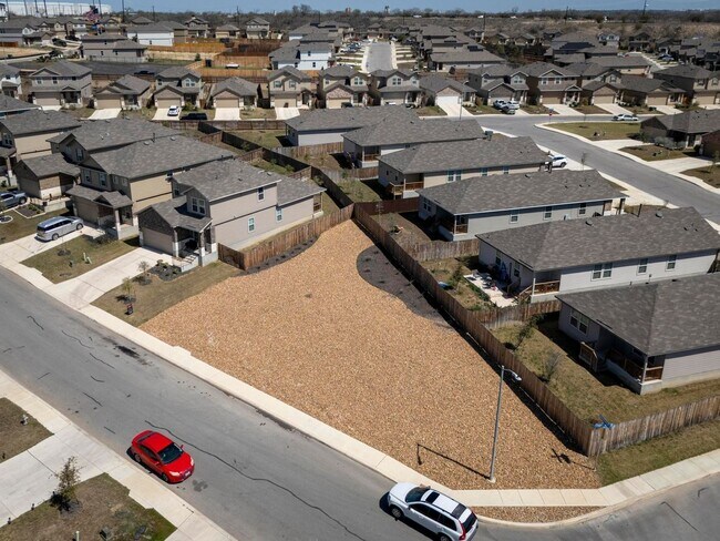 Building Photo - APPLEWOOD UNIT 1