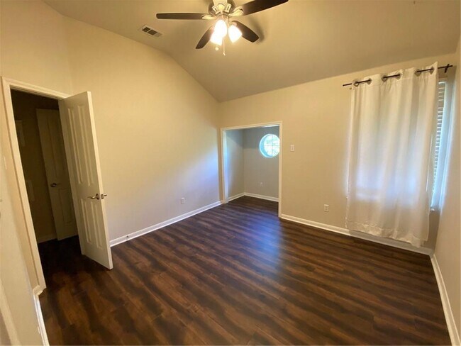 Building Photo - 8811 Glen Canyon Dr