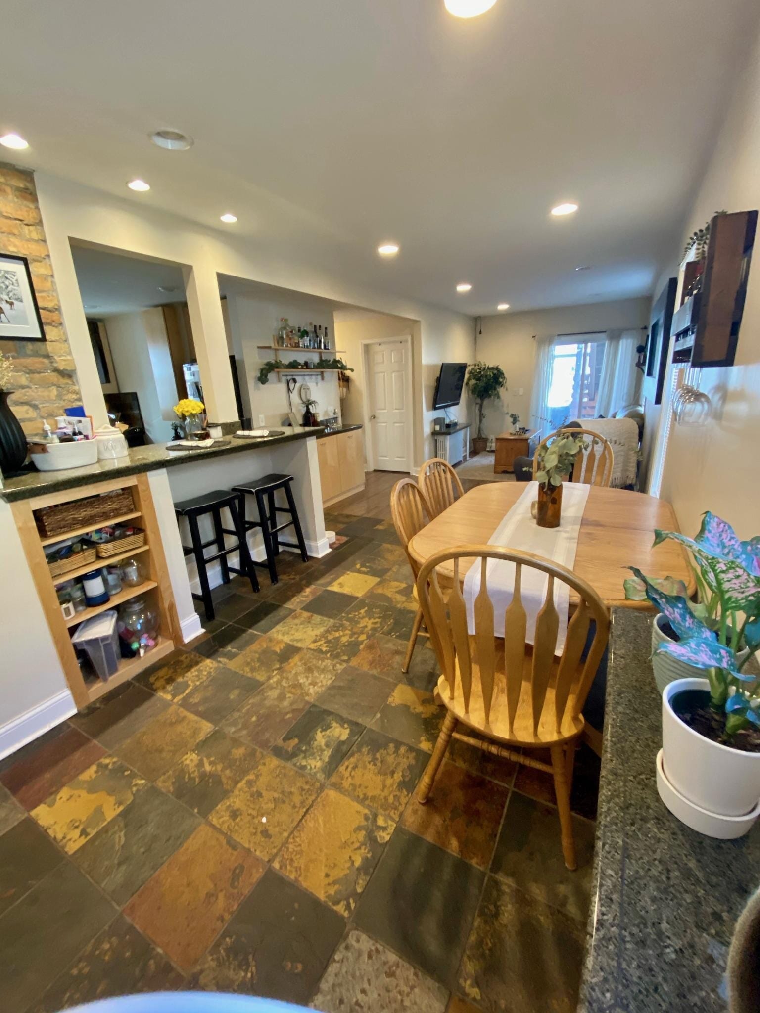 Unit 1 - 4538 Wentworth Ave