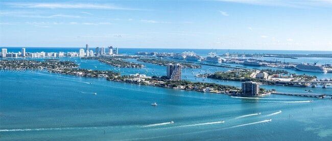 Building Photo - 700 NE 24th St