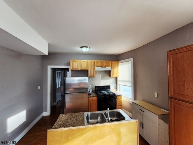 Building Photo - 146 Hollywood Ave