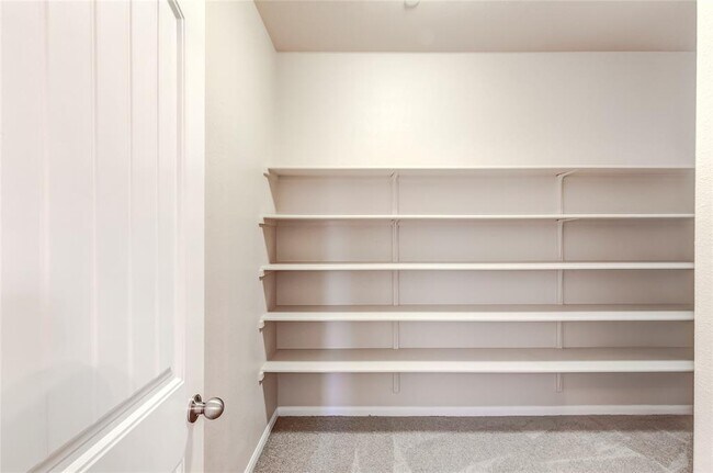 Building Photo - 2880 Donnell Dr