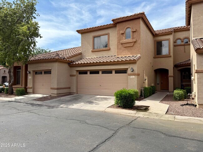 Building Photo - 2600 E Springfield Pl