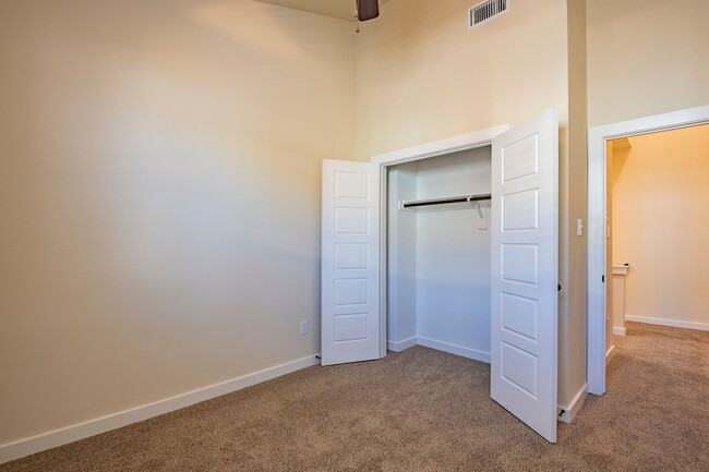 Building Photo - AVAILABLE NOW! GORGEOUS 2 BEDROOM FOUR PLEX LOCATED IN MIDLOTHIAN ISD!