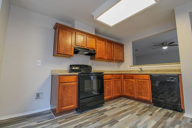 Building Photo - 511 Mathis Mdw