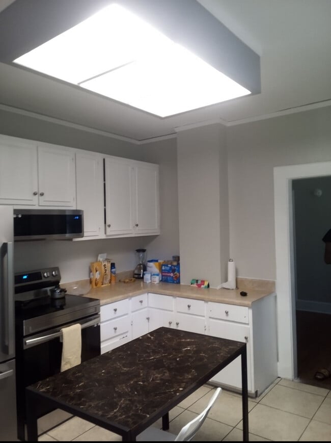 Building Photo - 506 6th Ave N