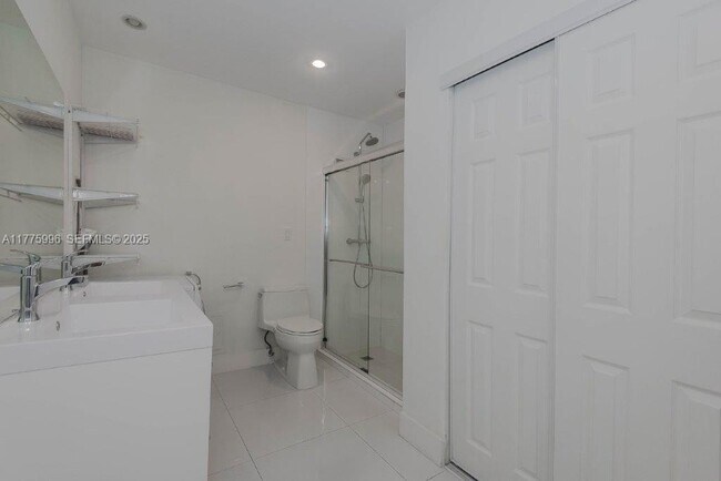 Building Photo - 2301 Collins Ave