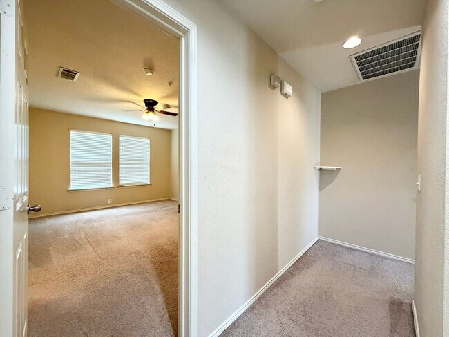 Building Photo - 2224 Stonepark Pl