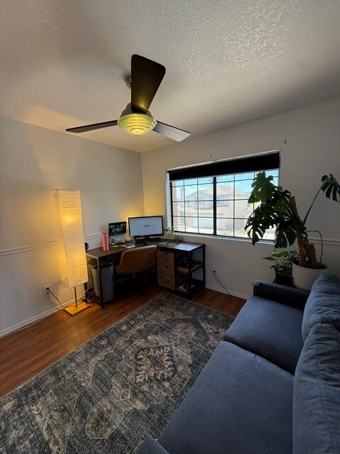 Building Photo - FOR RENT