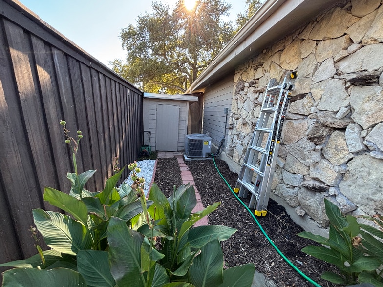 Building Photo - 9461 Timberleaf Dr