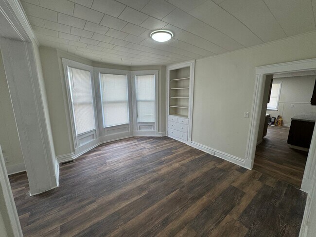 Building Photo - 1030 19th St