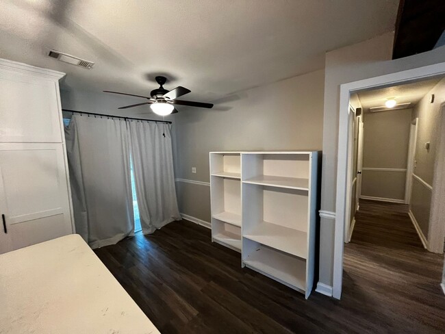 Building Photo - 5615 Buxton Dr
