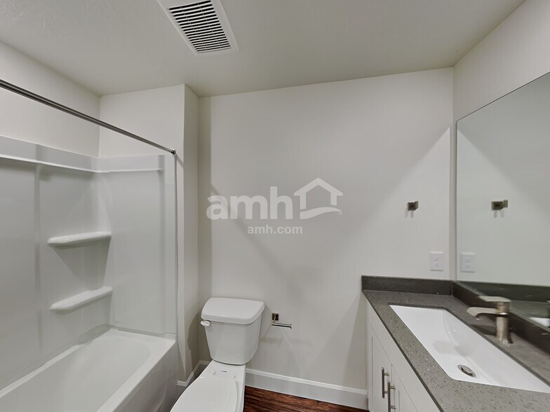 Building Photo - 6016 W South Jordan Pky