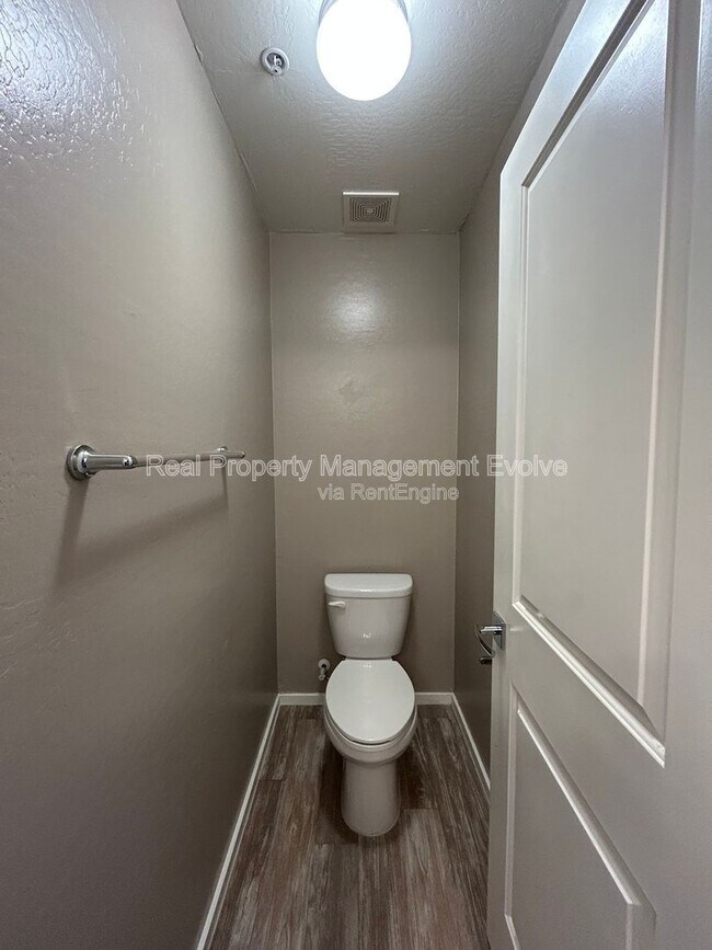 Building Photo - 2329 E Hidalgo Ave