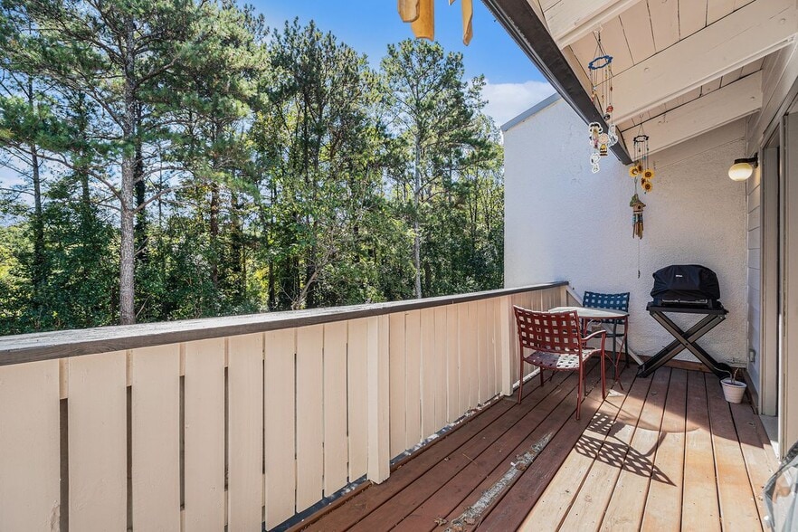 Building Photo - 3813 Paces Ferry W