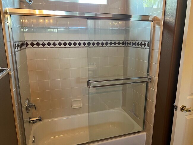 Building Photo - 59 Shoreline Dr