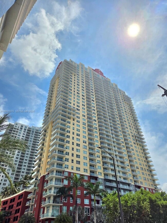 Building Photo - 1155 Brickell Bay Dr