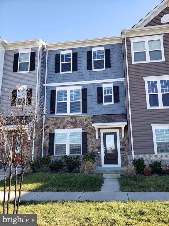 Building Photo - 2204 Shadmoor Dr