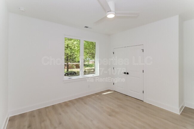 Building Photo - 422 Sylvania Ave