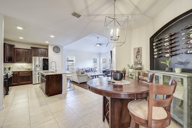 Building Photo - 106 Martingale Trail