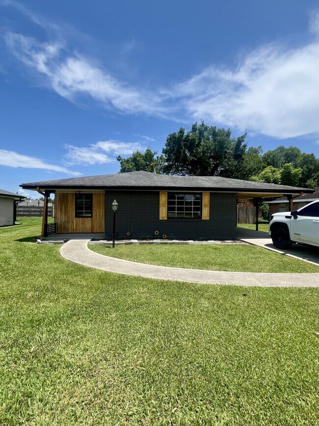 Building Photo - 113 Tinsley Dr