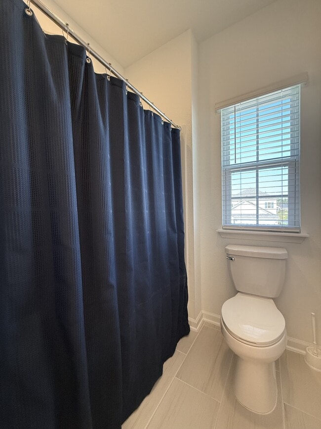 Building Photo - 104 Charmer Trce