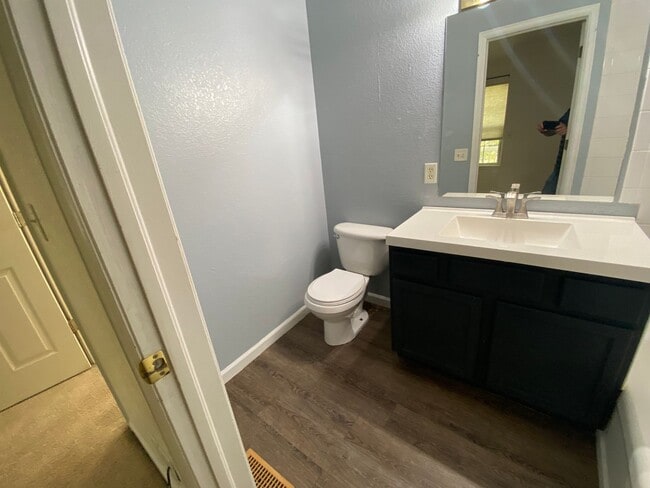 Building Photo - 2 Bedroom Townhome Near Buckley Air Force Base