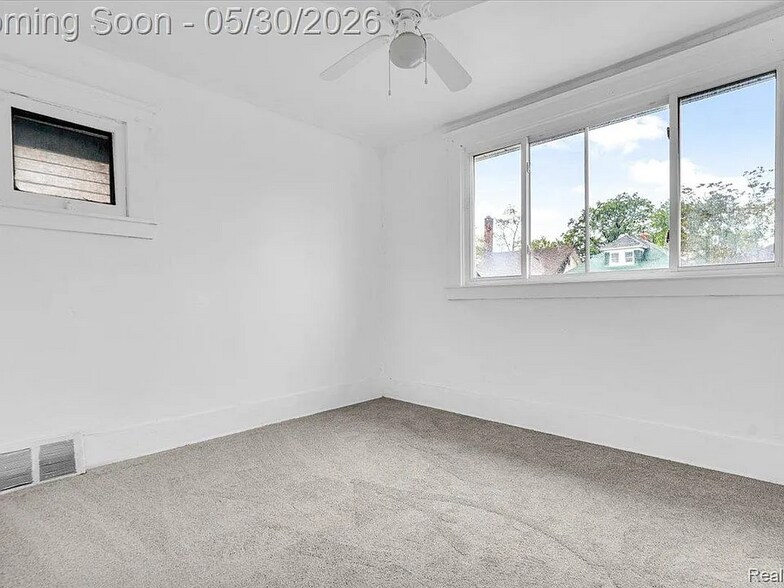 Building Photo - 5203 Maplewood St
