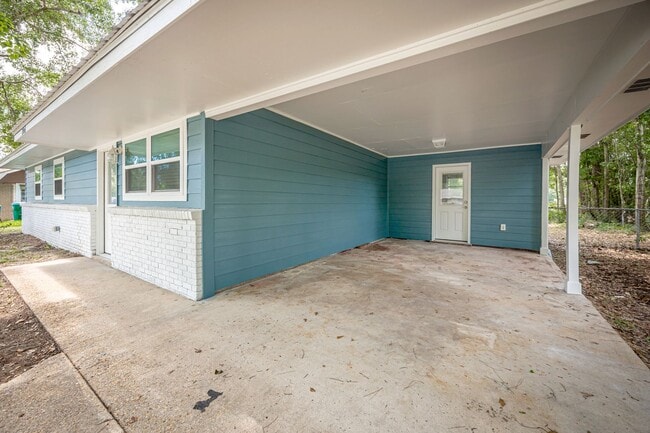 Building Photo - Charming Home in the Heart of Ocean Springs!