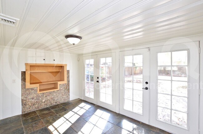 Building Photo - 317 E Catalina Dr