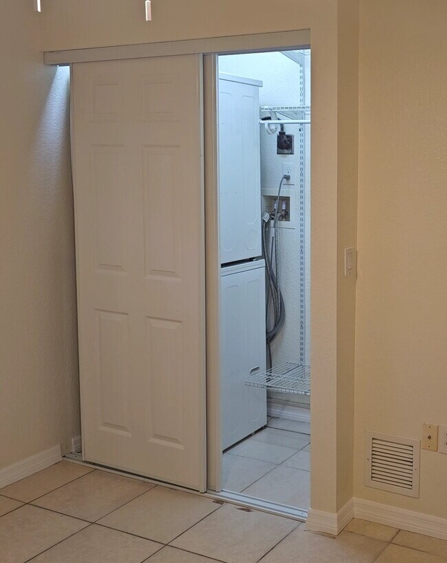 Building Photo - Indian Beach Park Duplex - walk to Ringlin...