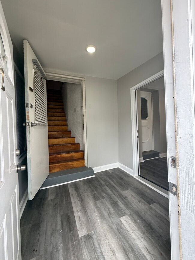 Building Photo - 28 N 50th St