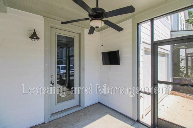Building Photo - 2234 Henry Tecklenburg Dr